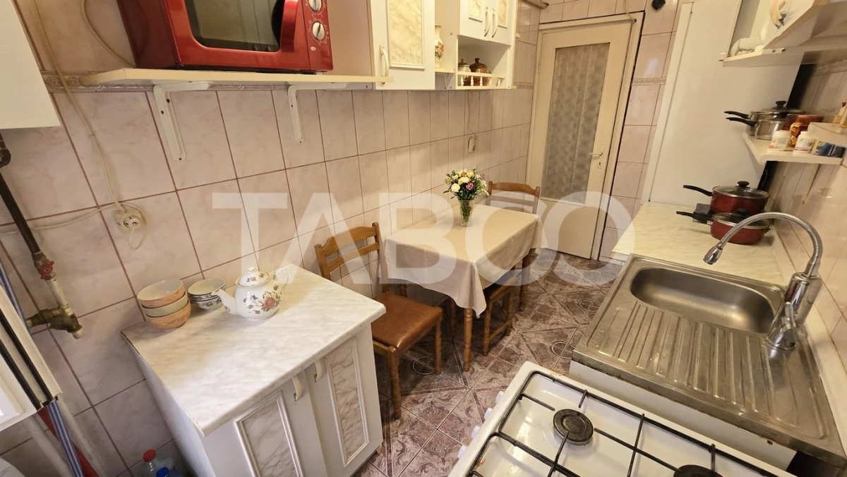 De vanzare - Apartament 83mp 4 camere decomandate etaj 1Vasile Aaron - 4