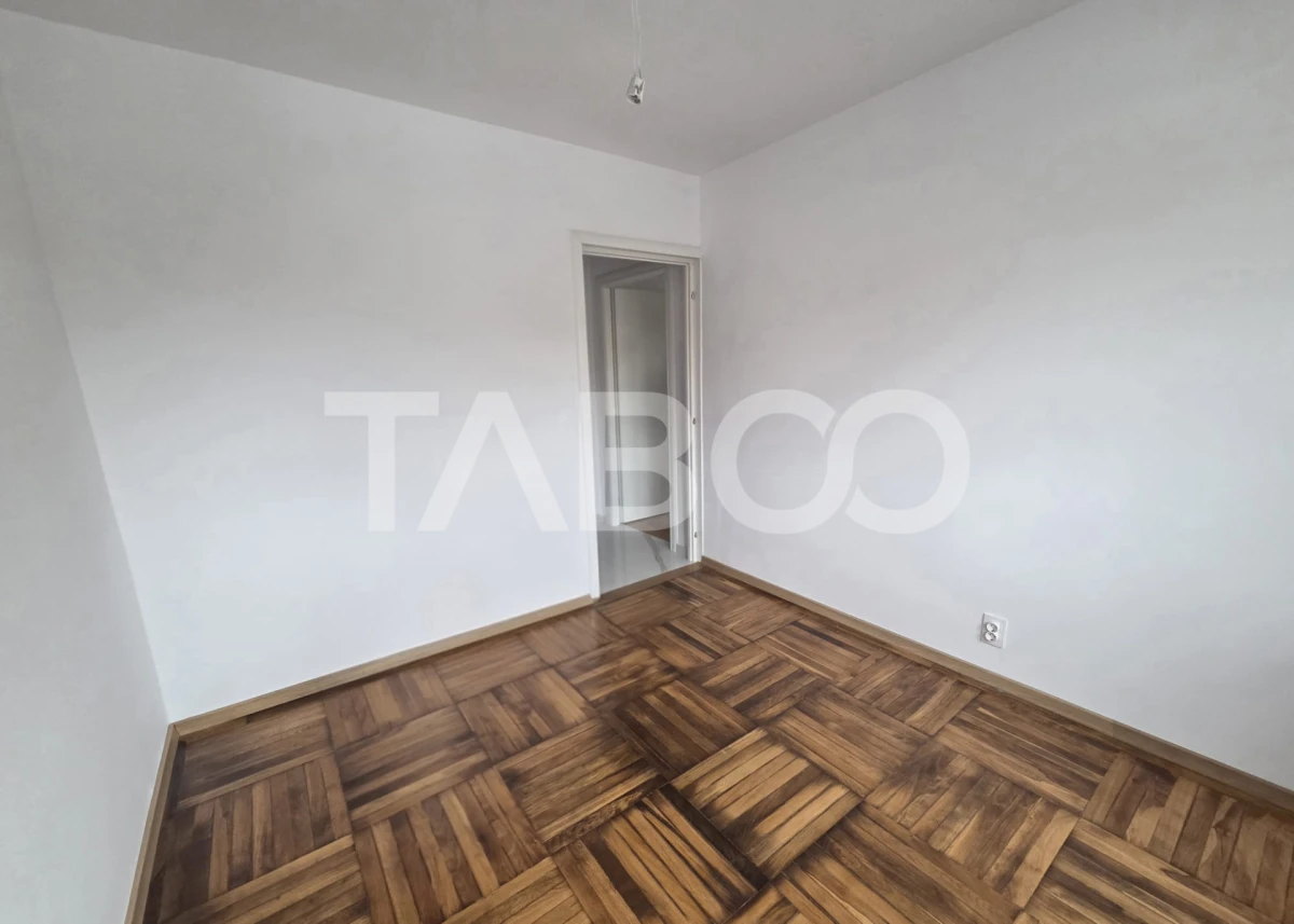 Apartament 70 mp semidecomandat 3 camere balcon 6 mp Bulevardul Unirii - 9