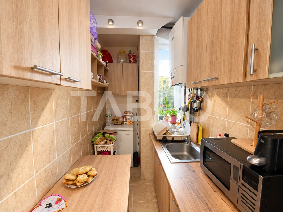 Apartament de vanzare 2 camere balcon Mihai Viteazul etaj 4 - 8