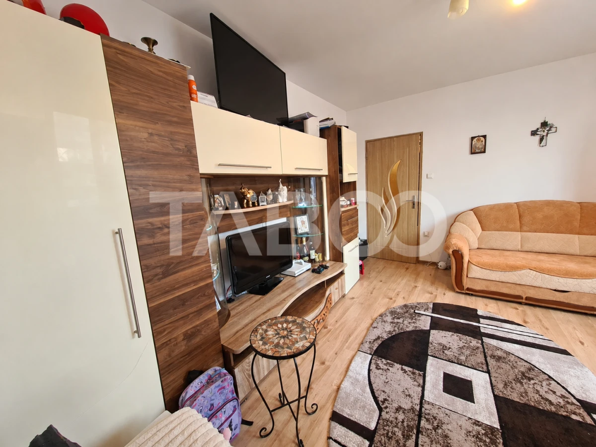 Apartament de vanzare 2 camere balcon Mihai Viteazul etaj 4 - 7