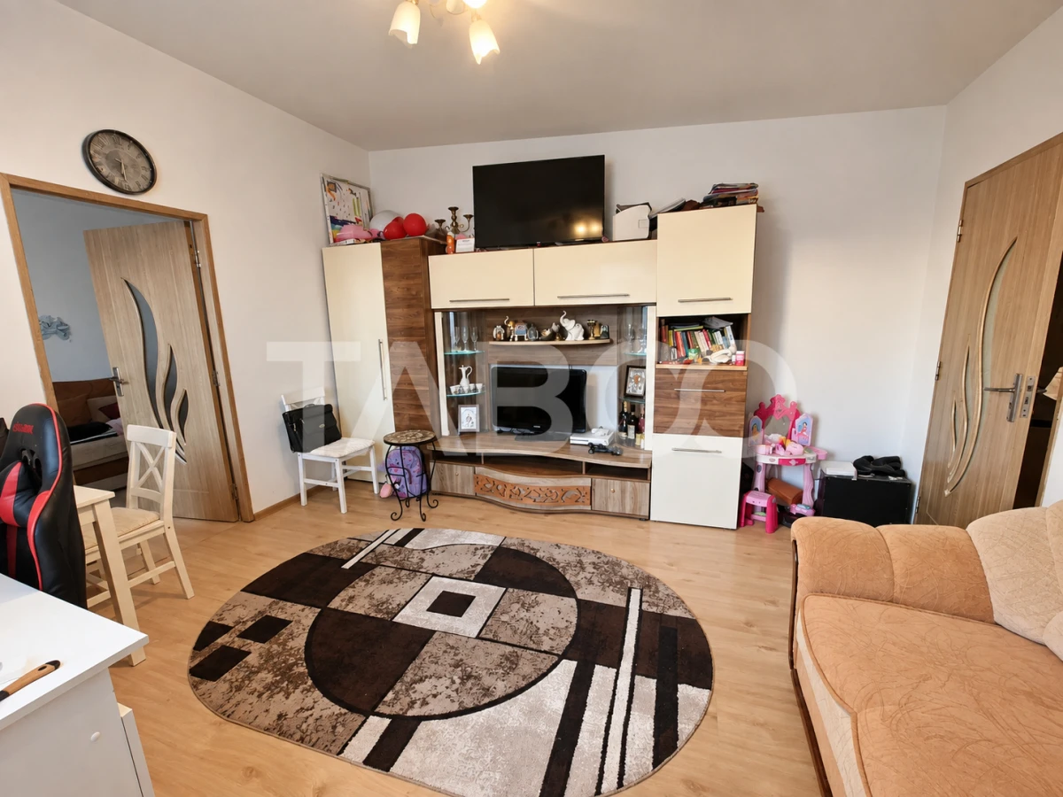 Apartament de vanzare 2 camere balcon Mihai Viteazul etaj 4 - 6