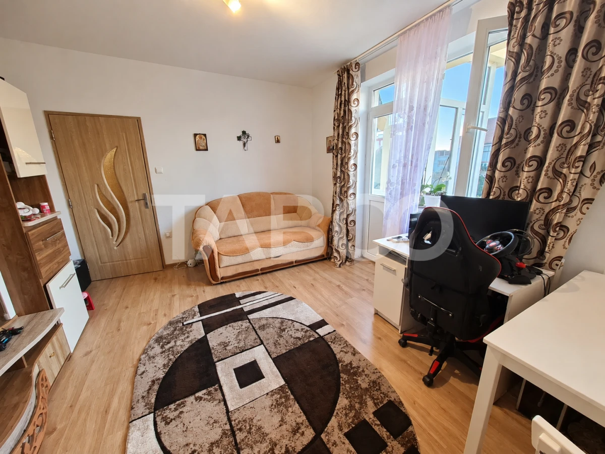 Apartament de vanzare 2 camere balcon Mihai Viteazul etaj 4 - 5