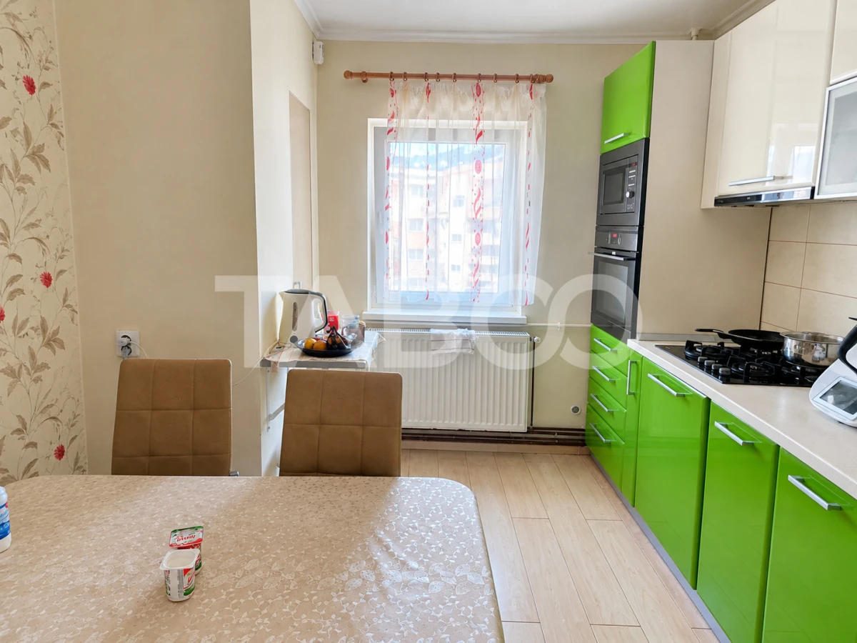 Apartament cu 4 camere renovat in Plopilor etaj intermediar - 2
