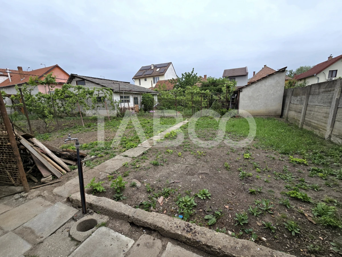 Casa de vanzare cu teren 412 mp pivnita garaj in Terezian Sibiu - 2