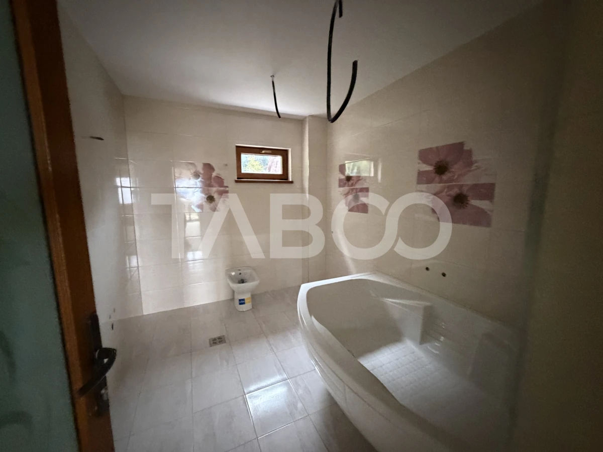 Casa cu potential de investitie 7 camere foisor 4 bazine de pesti - 10