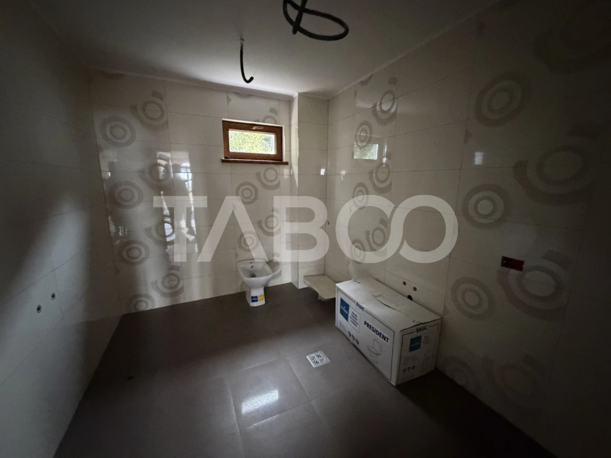 Casa cu potential de investitie 7 camere foisor 4 bazine de pesti - 7