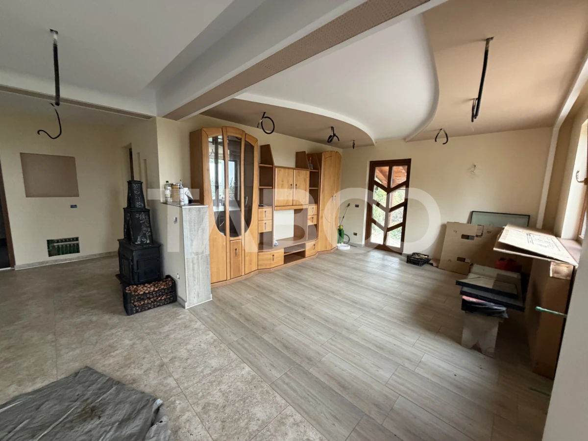 Casa cu potential de investitie 7 camere foisor 4 bazine de pesti - 5