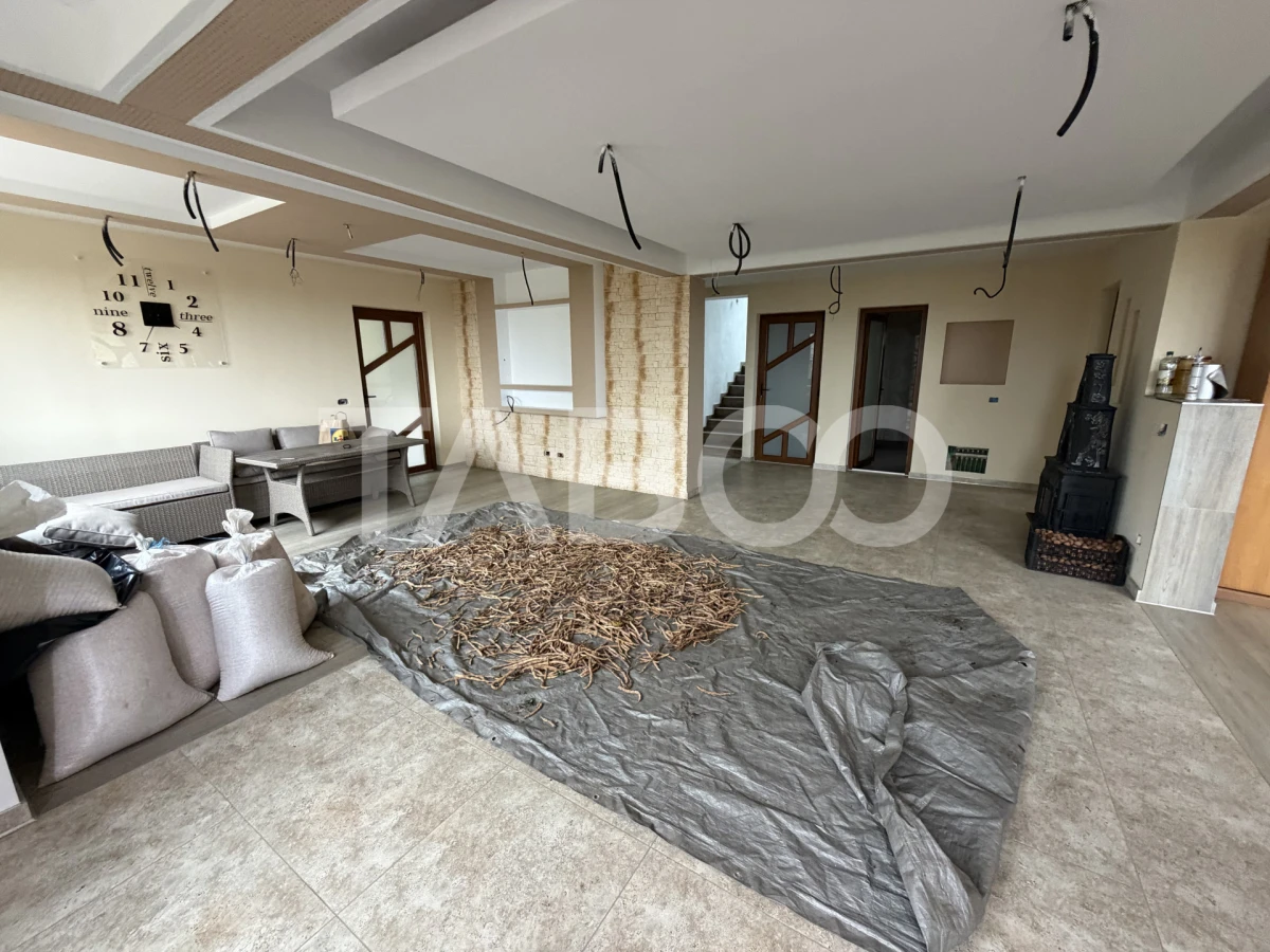 Casa cu potential de investitie 7 camere foisor 4 bazine de pesti - 4